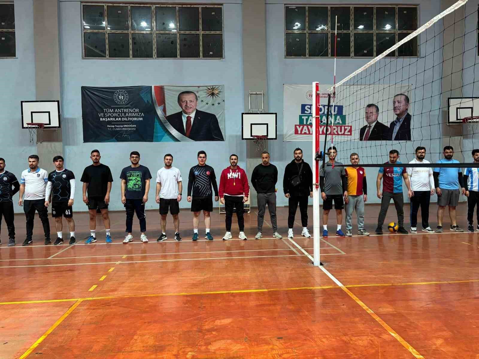 Patnos’ta 24 Kasım Öğretmenler Günü kapsamında Voleybol Turnuvası düzenlendi
