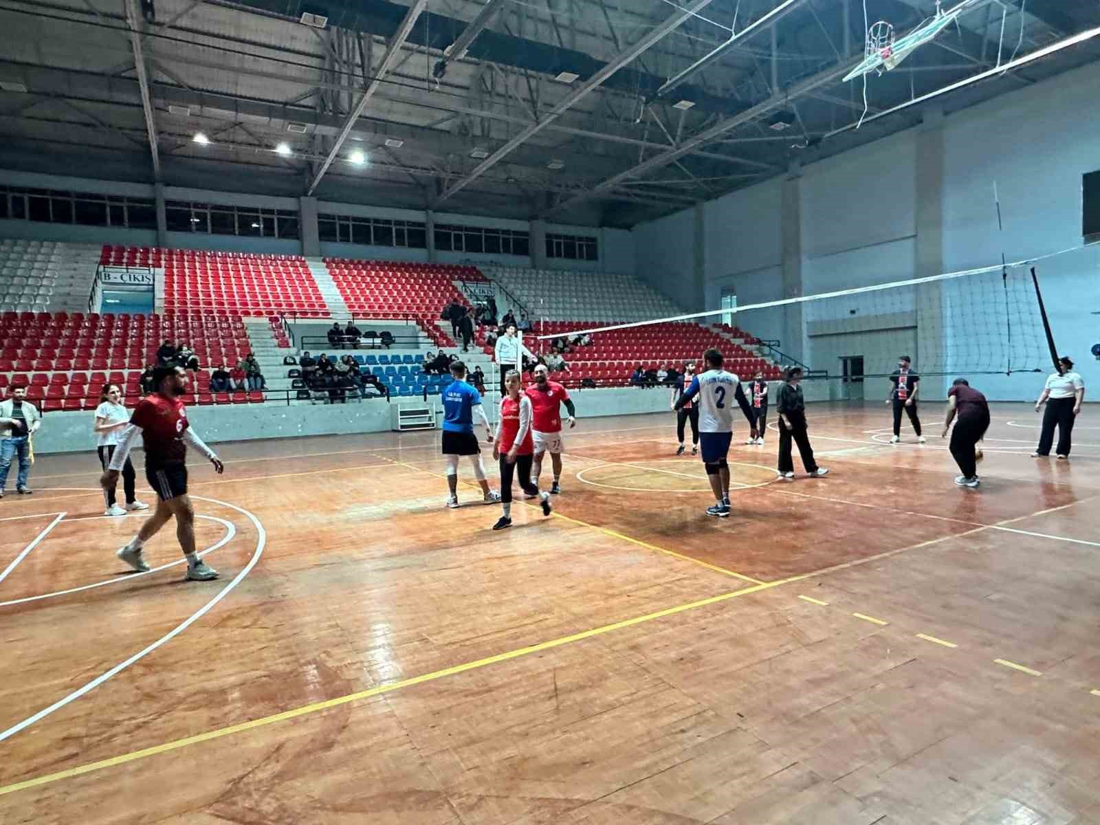 Patnos’ta 24 Kasım Öğretmenler Günü kapsamında Voleybol Turnuvası düzenlendi
