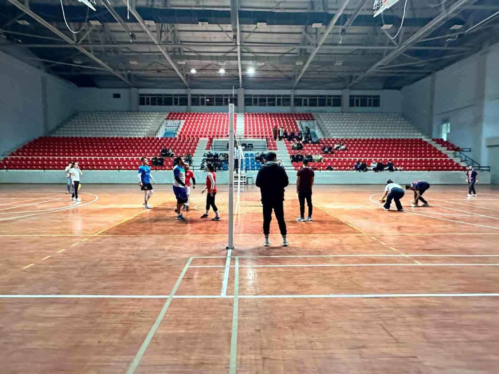 Patnos’ta 24 Kasım Öğretmenler Günü kapsamında Voleybol Turnuvası düzenlendi
