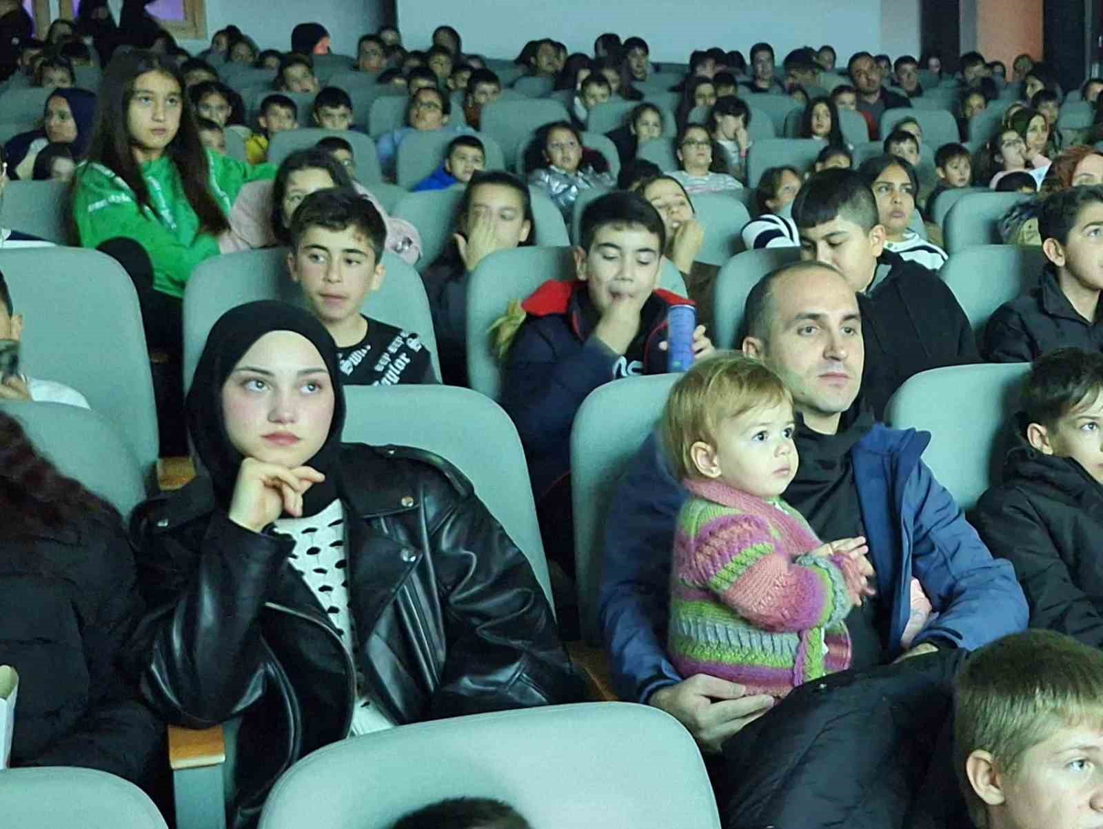 Çocuklara özel günlerinde sinema etkinliği
