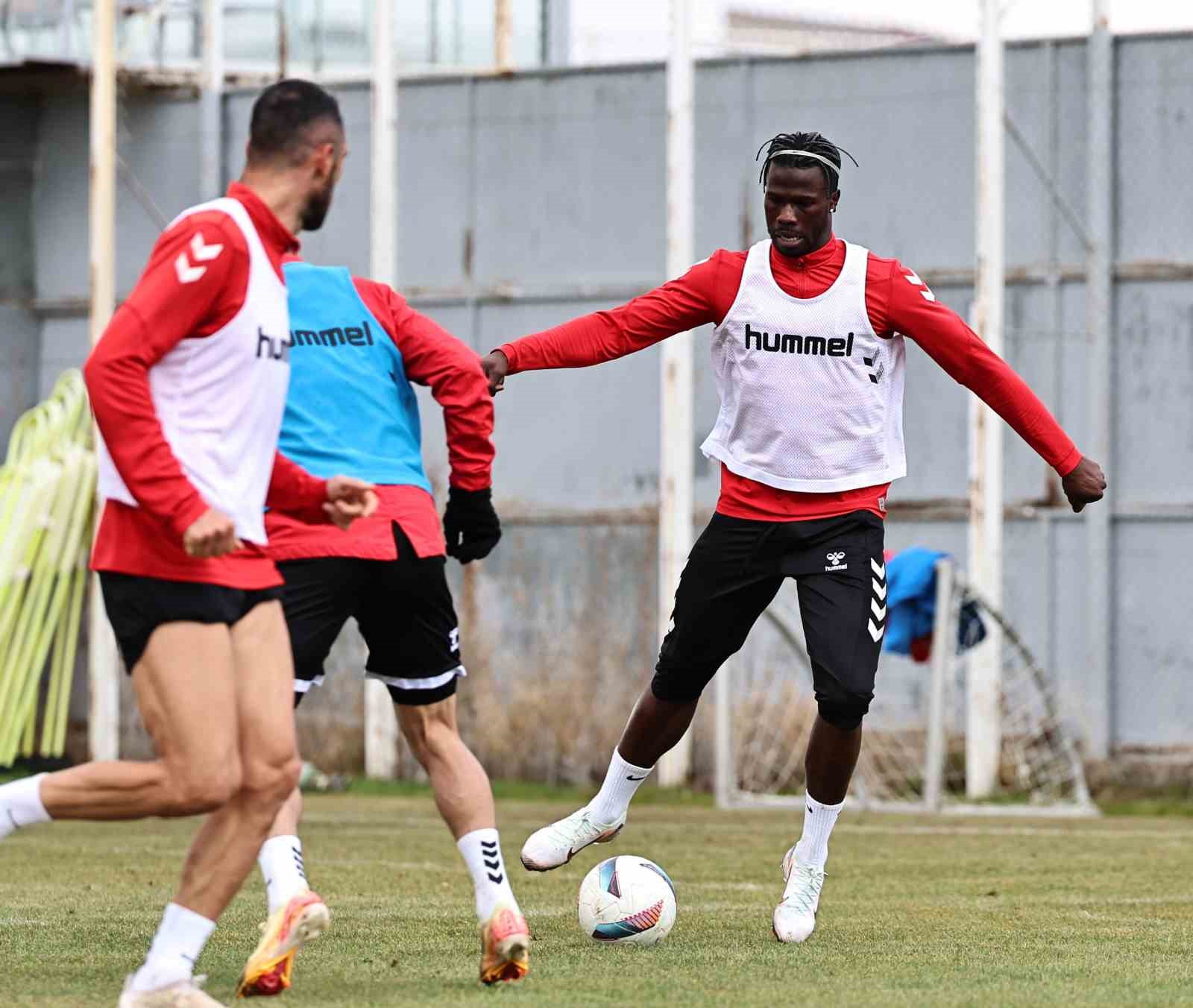 Sivasspor minyatür kale oyun oynadı
