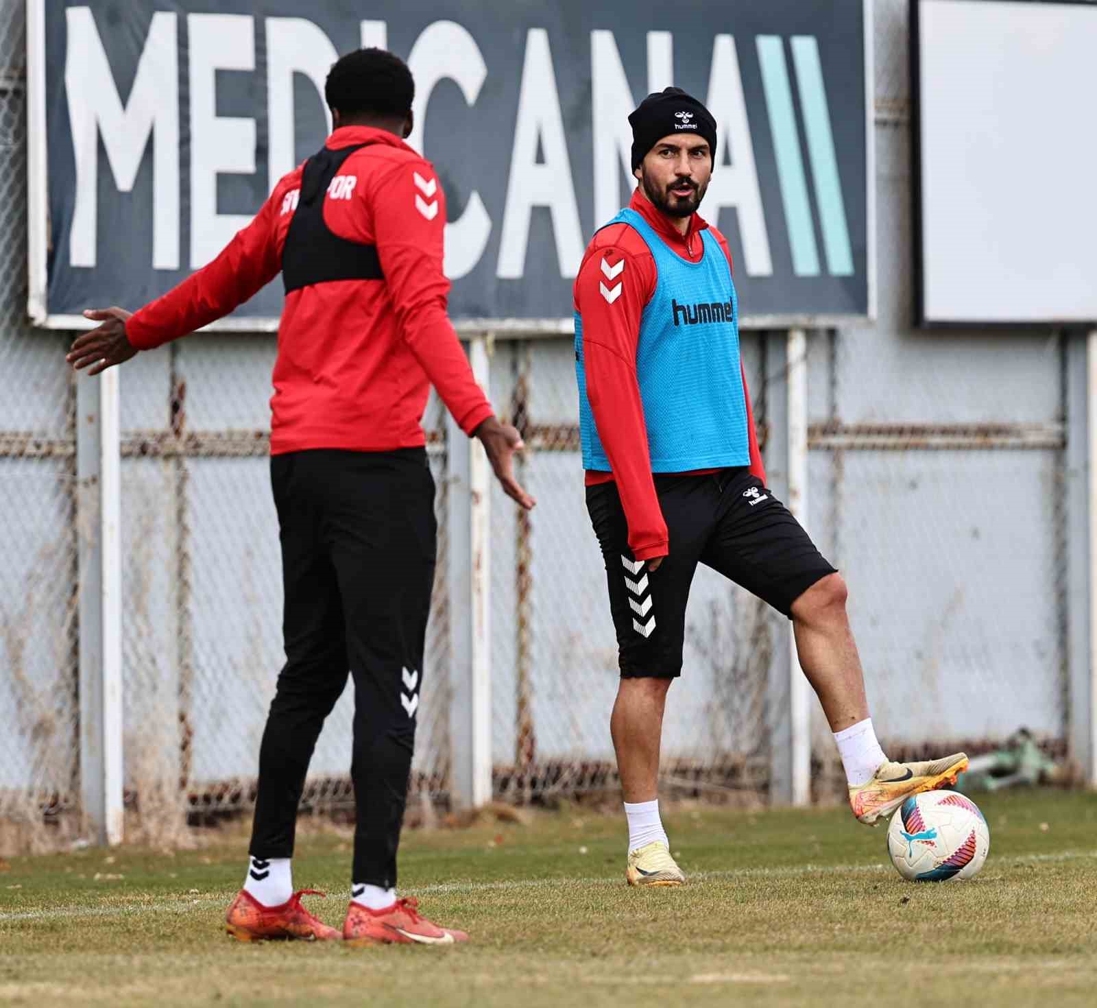 Sivasspor minyatür kale oyun oynadı
