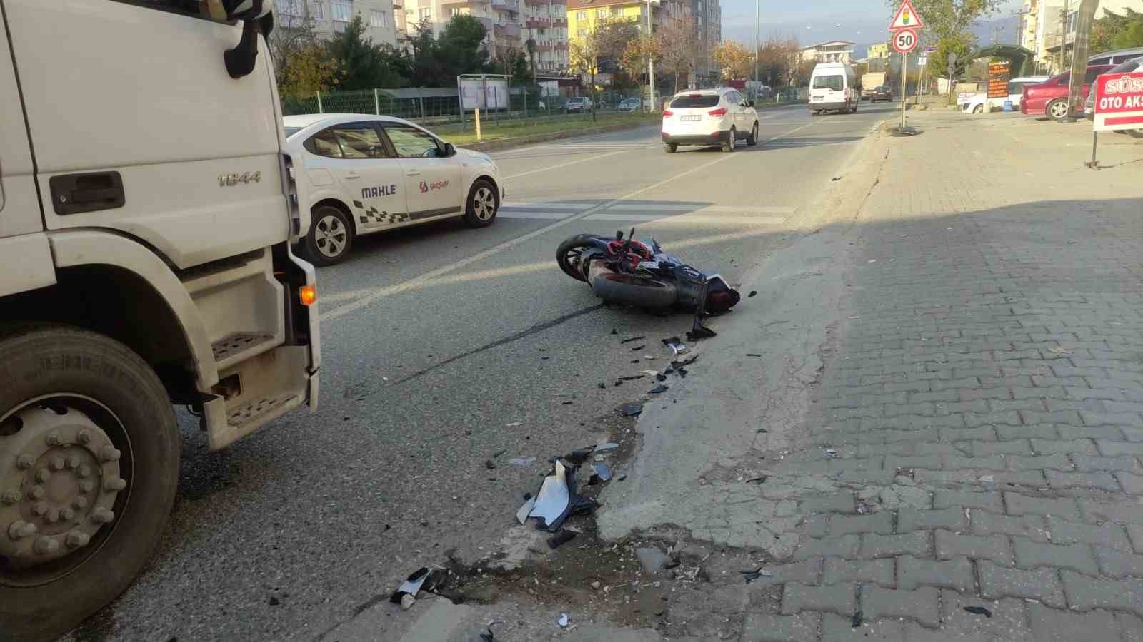 Tek teker üzerinde gitmek isterken kaza yaptı
