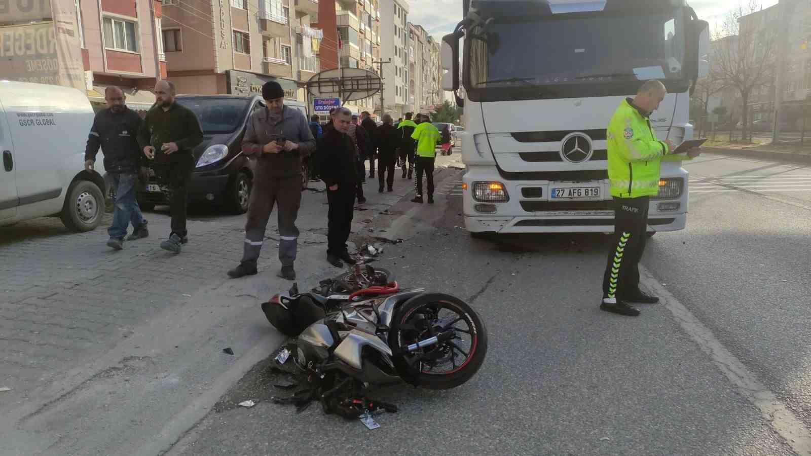 Tek teker üzerinde gitmek isterken kaza yaptı
