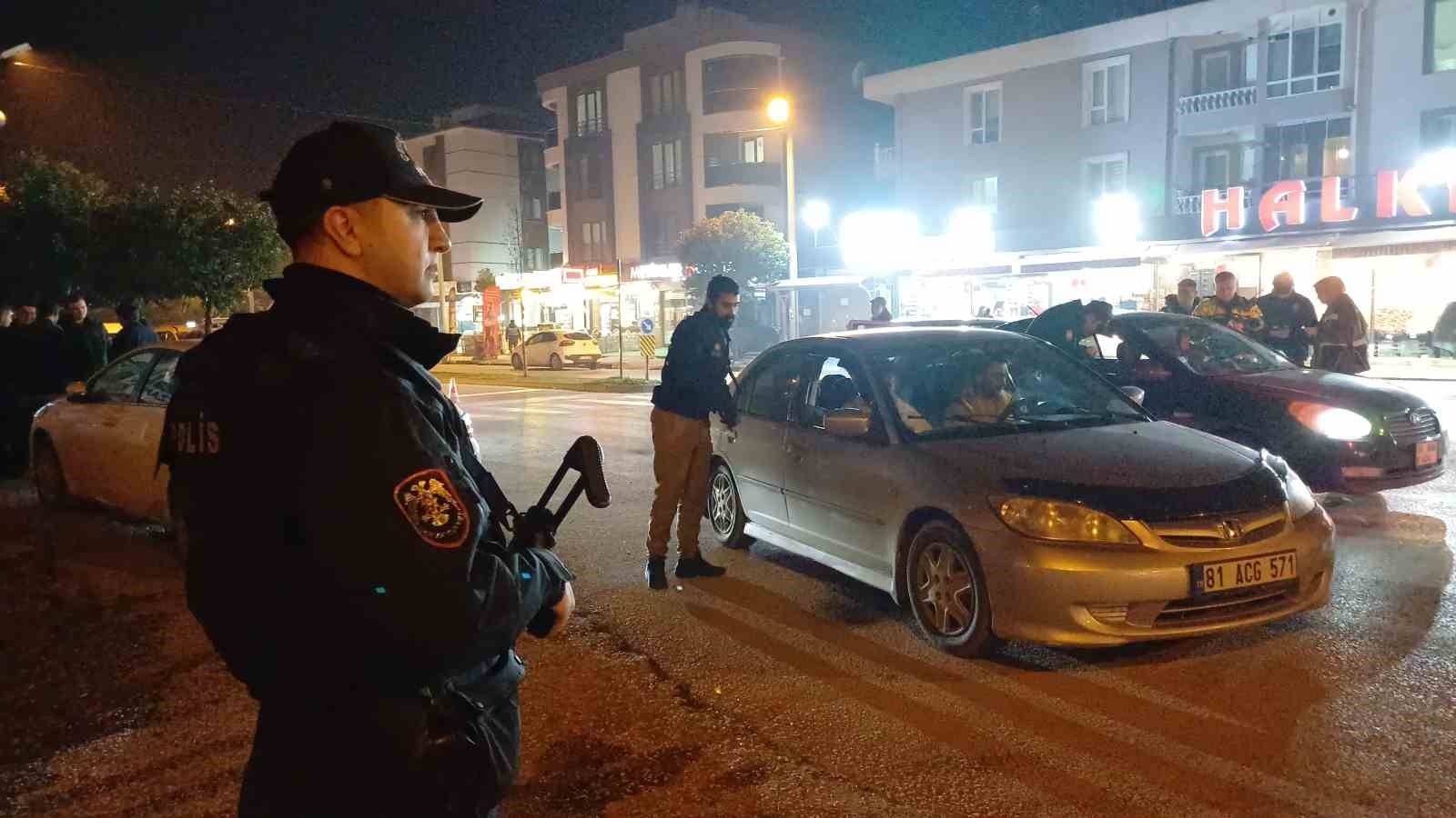 Narkotik köpekli uygulamada araçlar didik didik arandı
