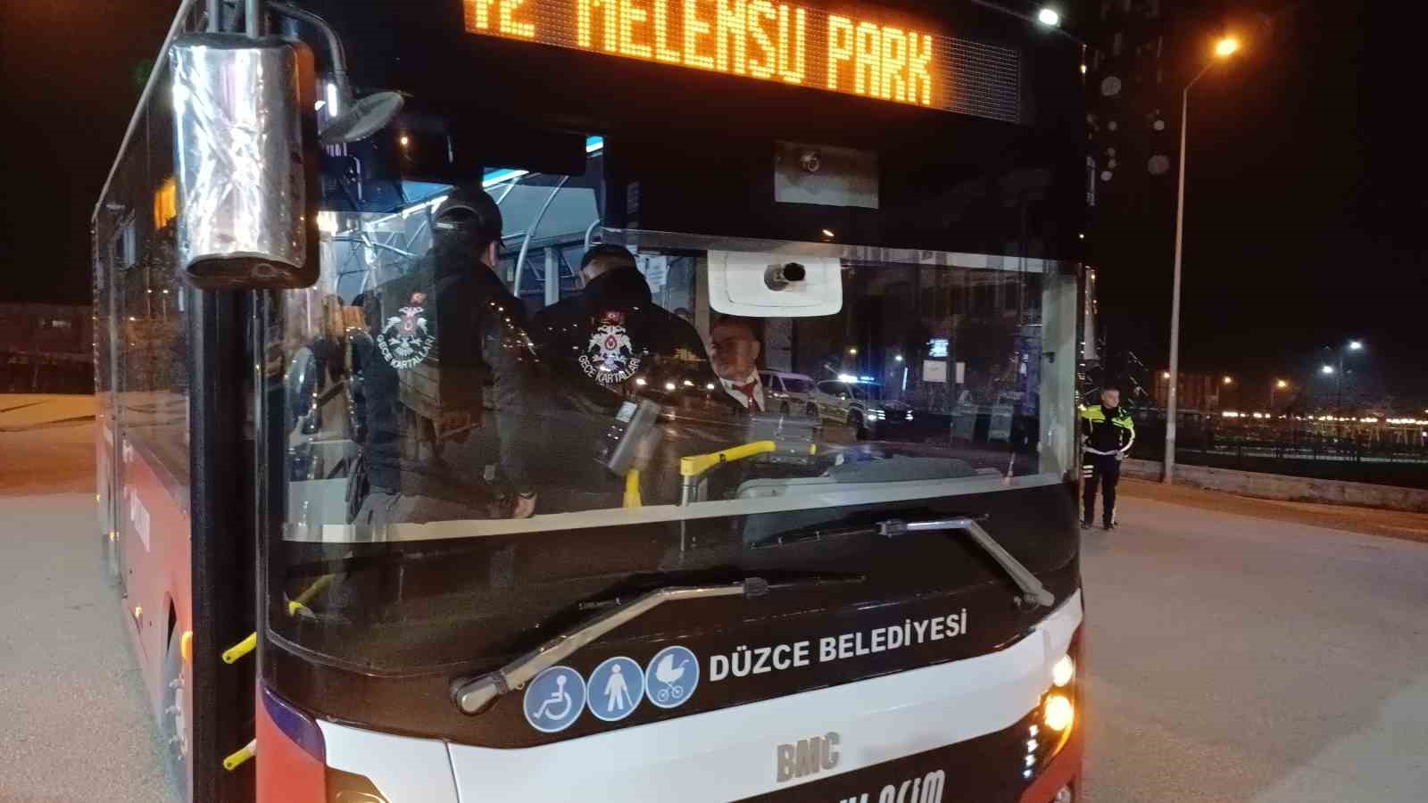 Narkotik köpekli uygulamada araçlar didik didik arandı
