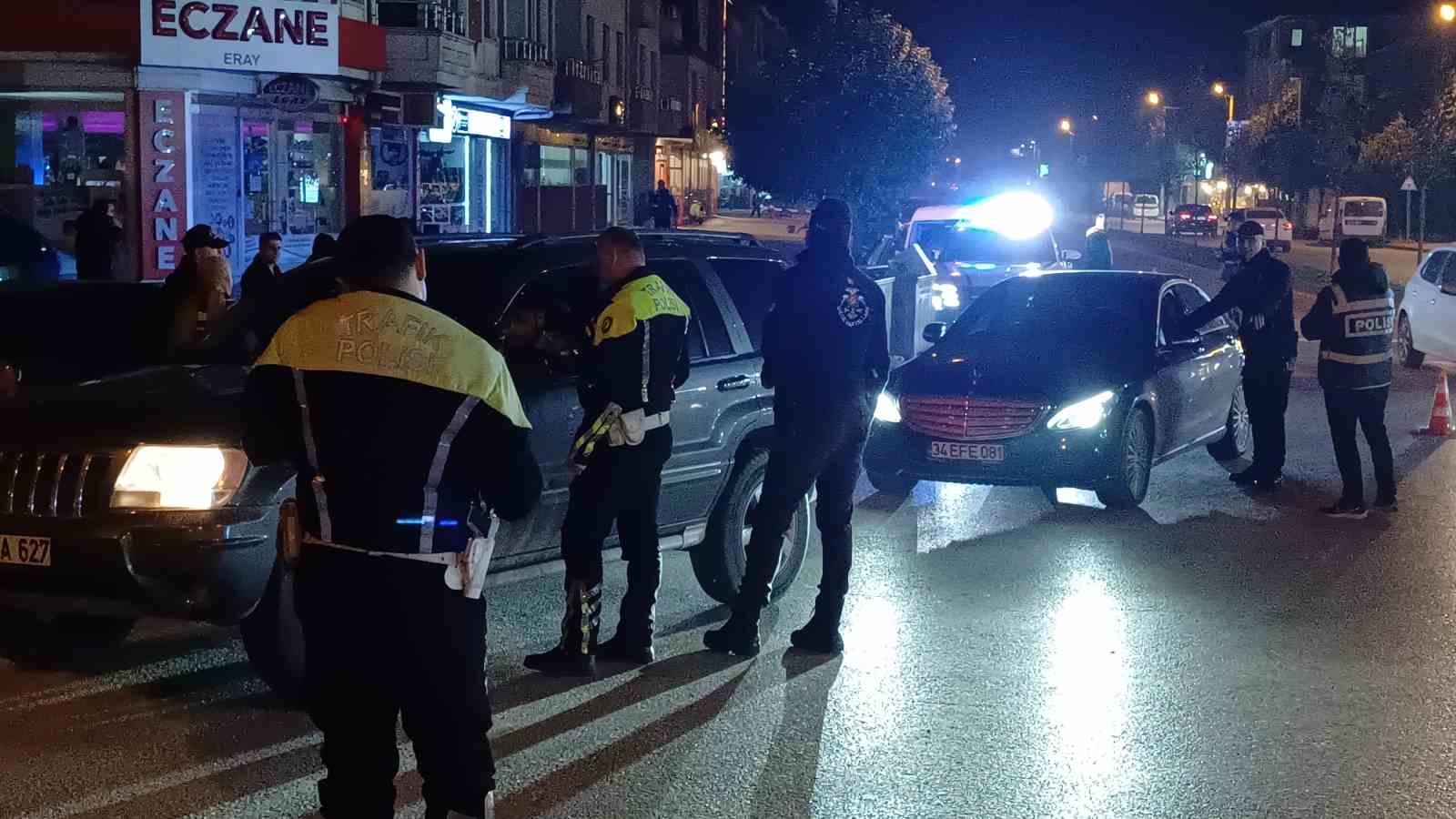 Narkotik köpekli uygulamada araçlar didik didik arandı
