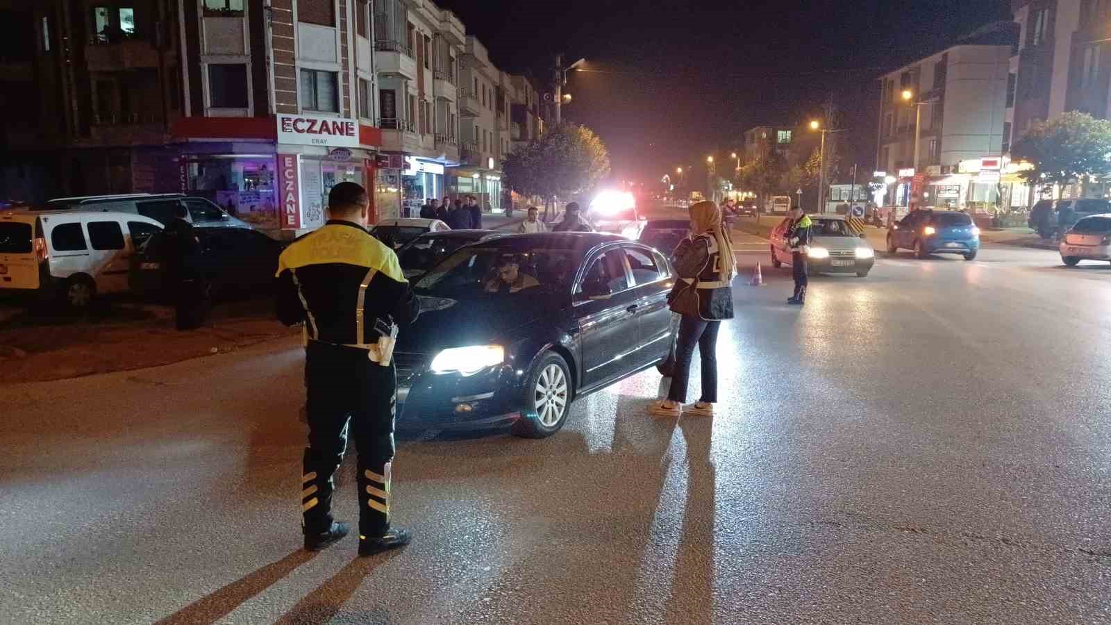 Narkotik köpekli uygulamada araçlar didik didik arandı
