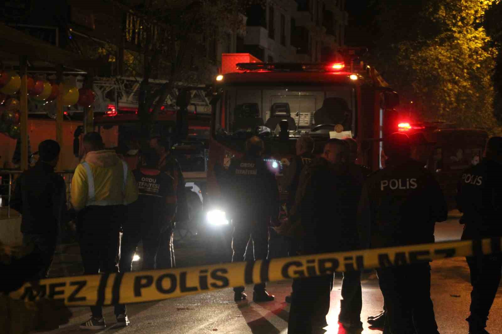 Ordu’da 5 katlı binanın deposunda yangın: 14 kişi tahliye edildi, 1 kişi dumandan etkilendi
