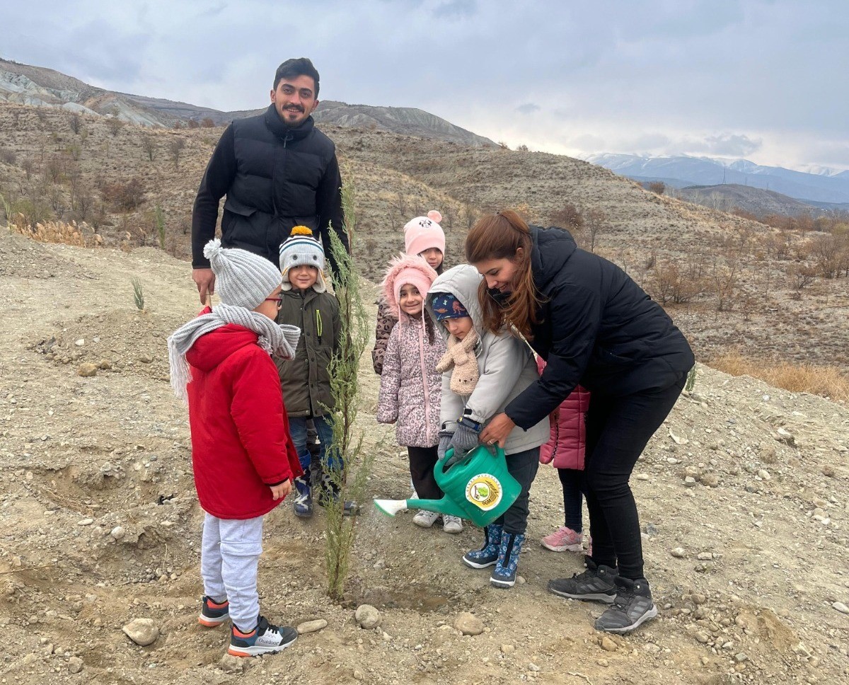 Erzincan’da dağa taşa umut ekiyorlar
