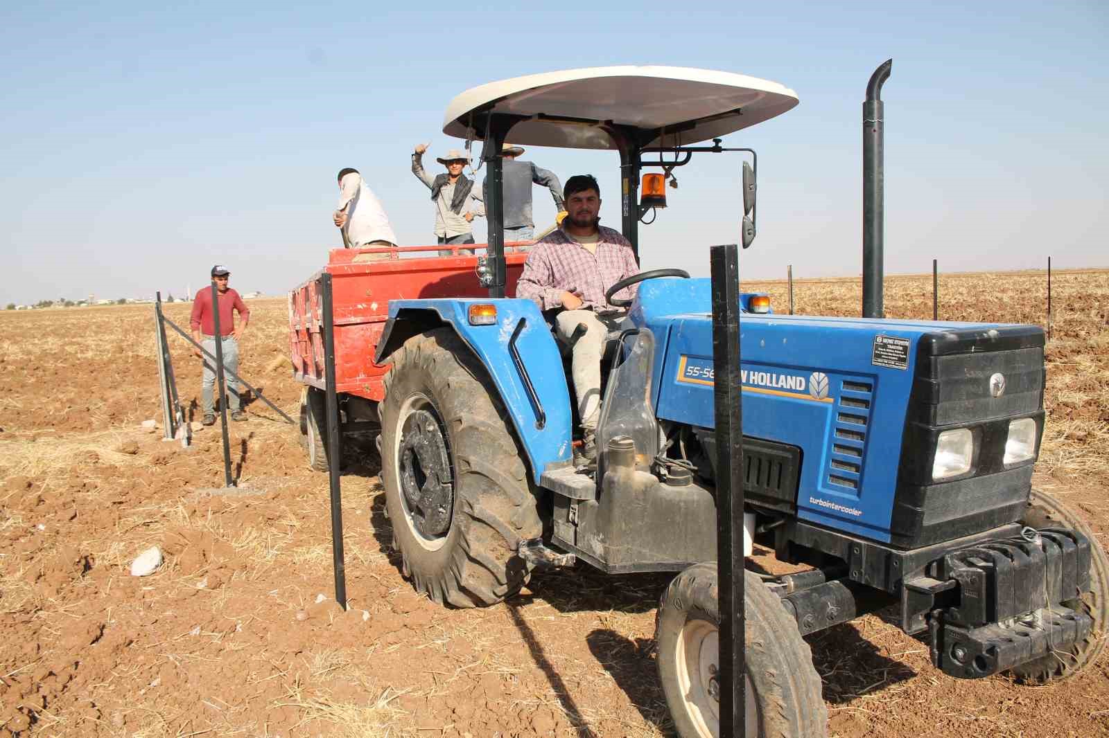 Mardin’de fıstık ağaçları toprakla buluşturuldu
