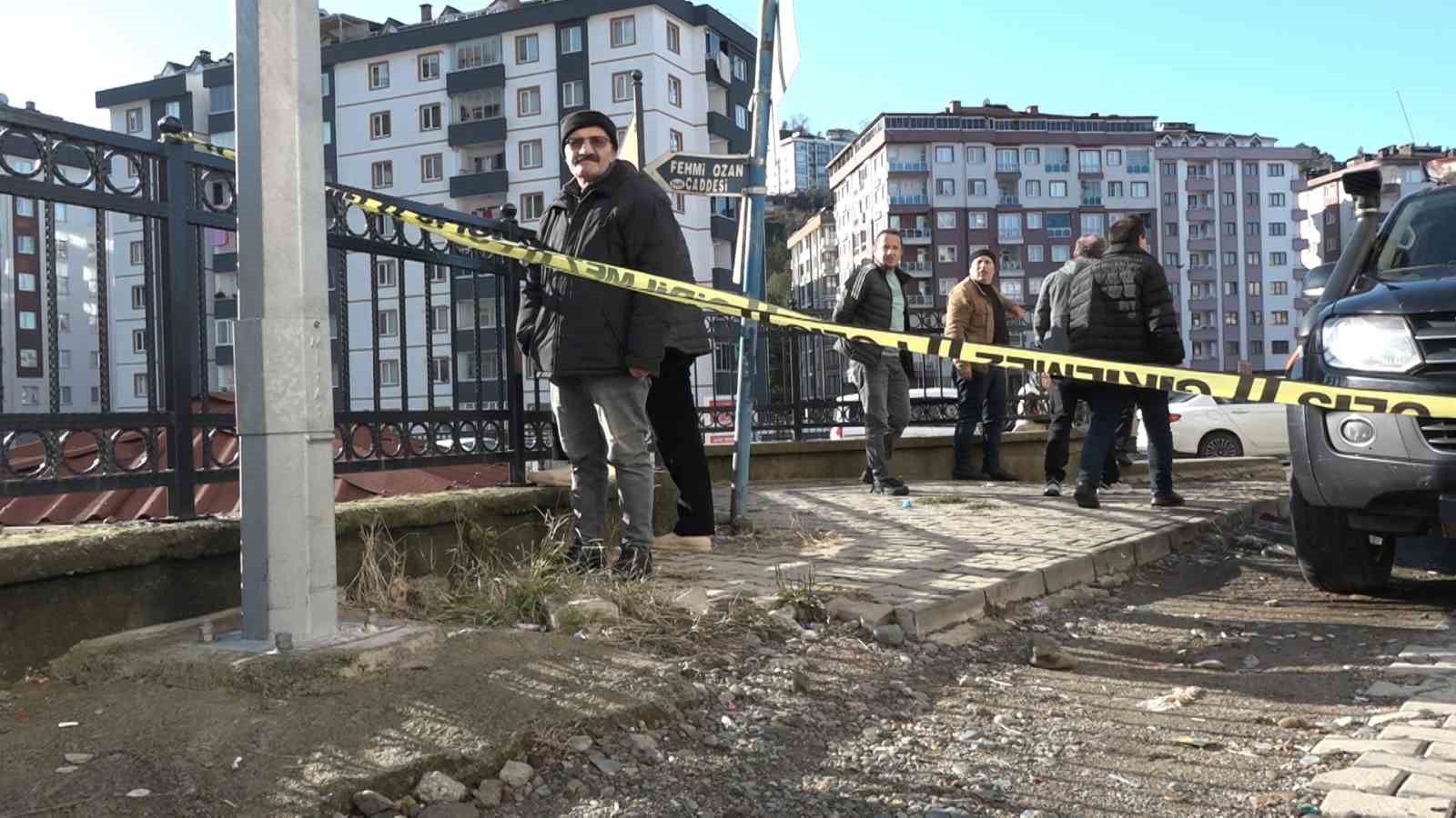 Rize’de heyelan nedeniyle tahliye edilen apartman sakinlerinin bekleyişi sürüyor
