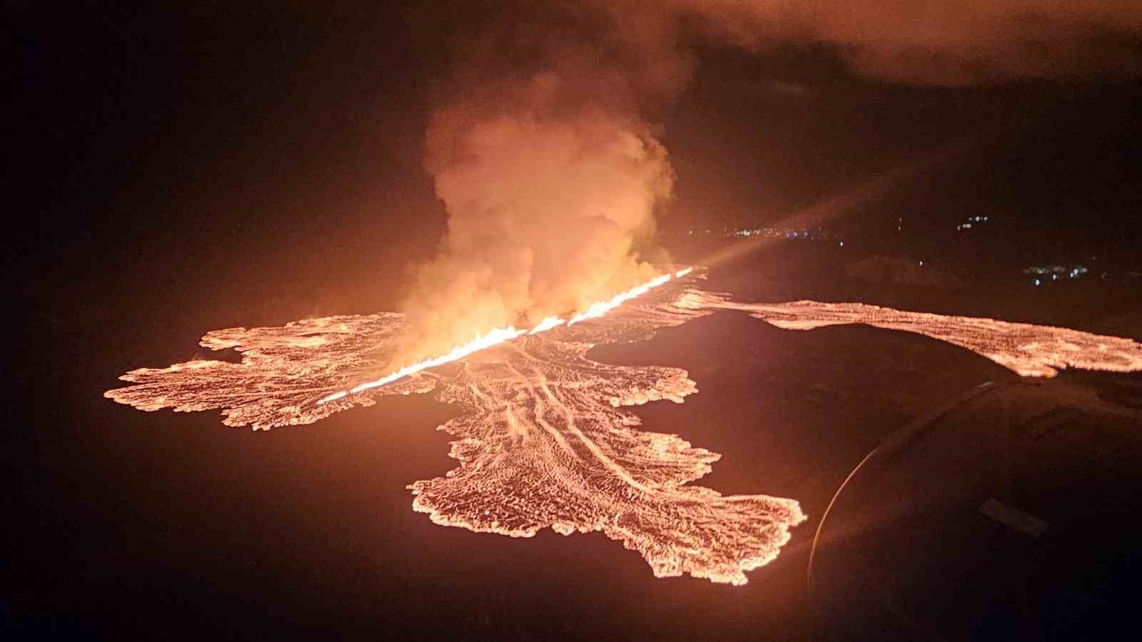 İzlanda’nın Reykjanes Yarımadası’ndaki yanardağ 7. kez patladı
