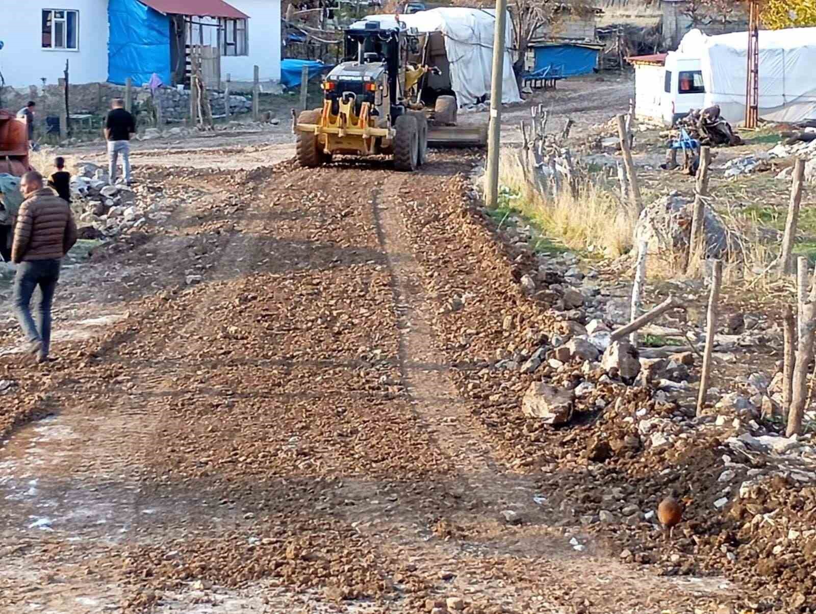 Siirt’te köy ve mezralarda altyapı çalışmaları devam ediyor
