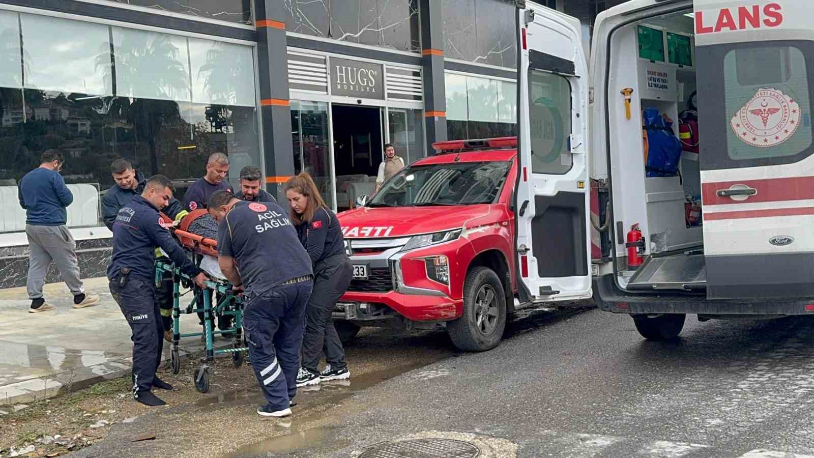 Asansör boşluğuna düşen 60 yaşındaki kadın ağır yaralandı
