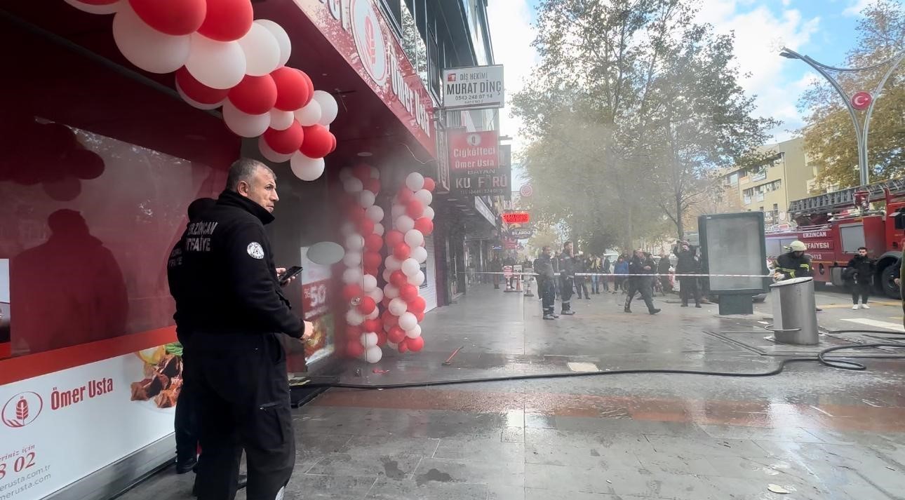 Erzincan’da çiğköftecide yangın paniği
