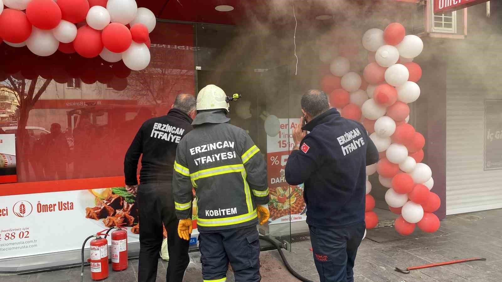 Erzincan’da çiğköftecide yangın paniği
