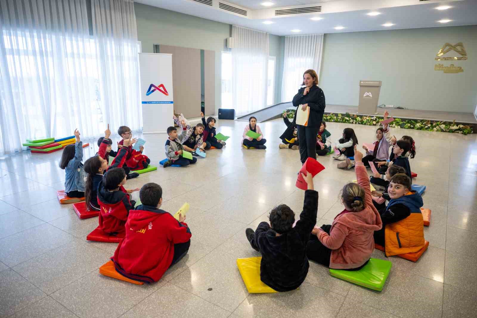 Mersin’de çocuklara, hakları düzenlenen etkinlikle anlatıldı
