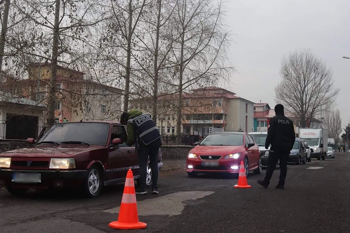 Ardahan’da polis ekiplerince okul çevrelerinde denetim yapıldı
