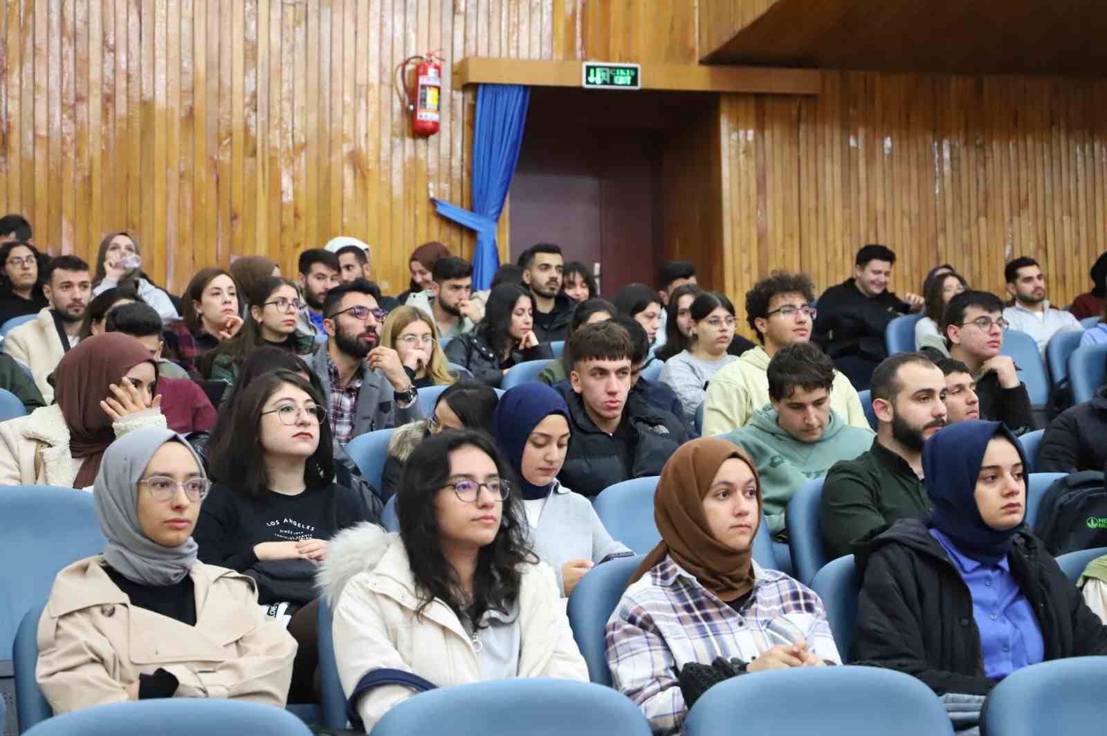 FÜ’de  “Bağımlılık ve Bağımlılıkla Mücadele” paneli düzenlendi
