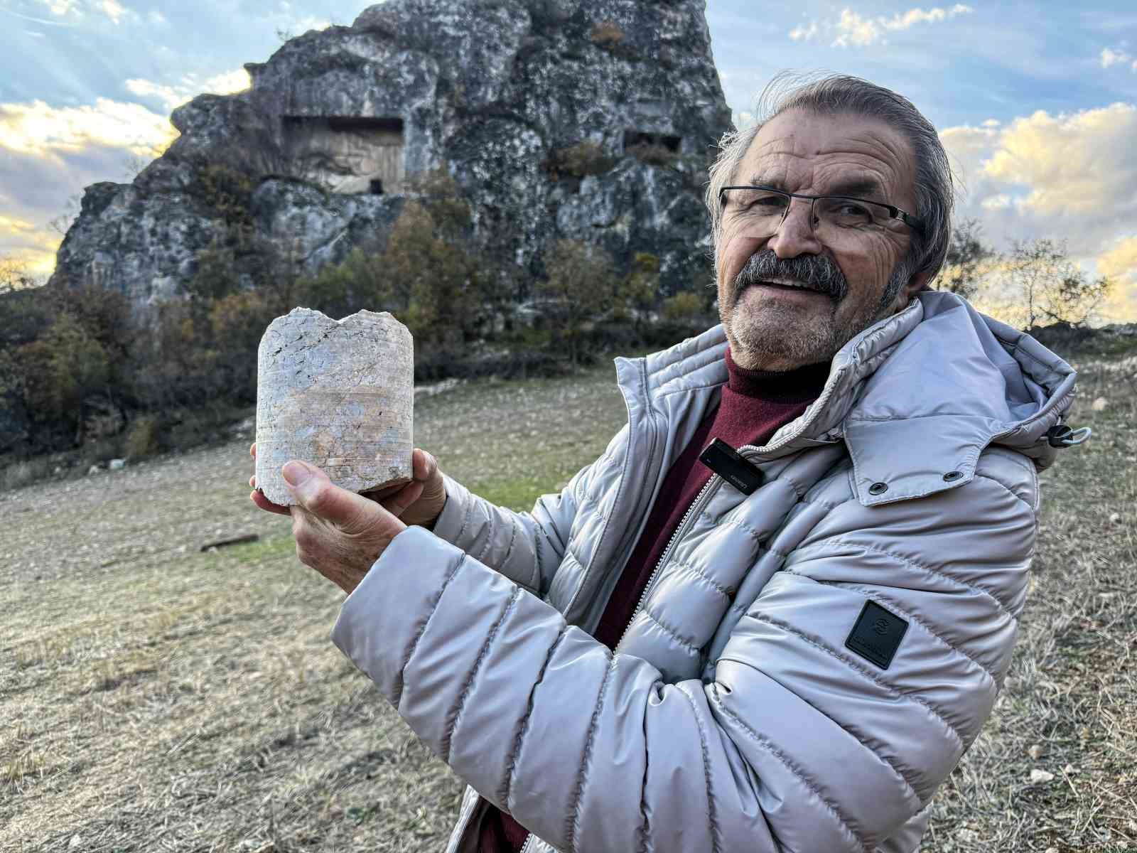 Yalnızlığa terk edilen 2 bin yıllık kale ve kaya mezarlar turizme kazandırılmayı bekliyor
