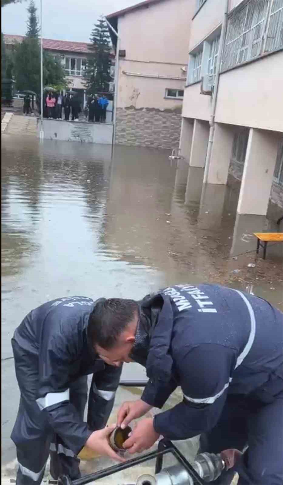 Ortaca’da şiddetli yağış su baskınlarına neden oldu
