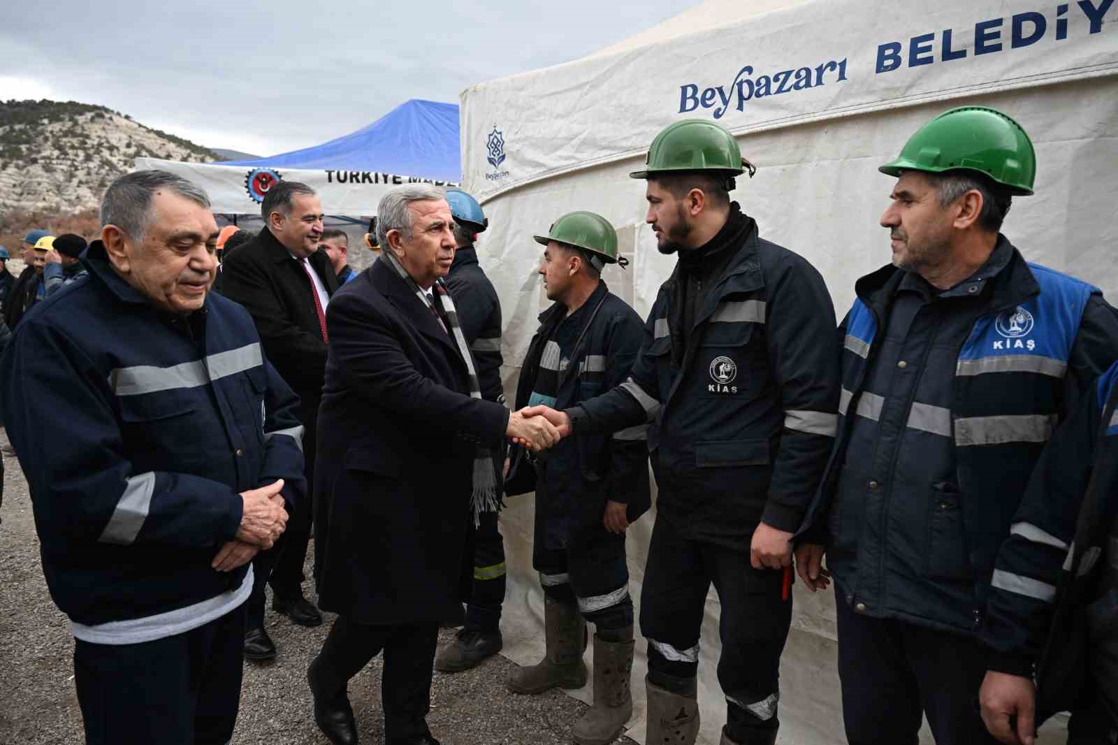 Mansur Yavaş’tan grevdeki maden işçilerine destek ziyareti
