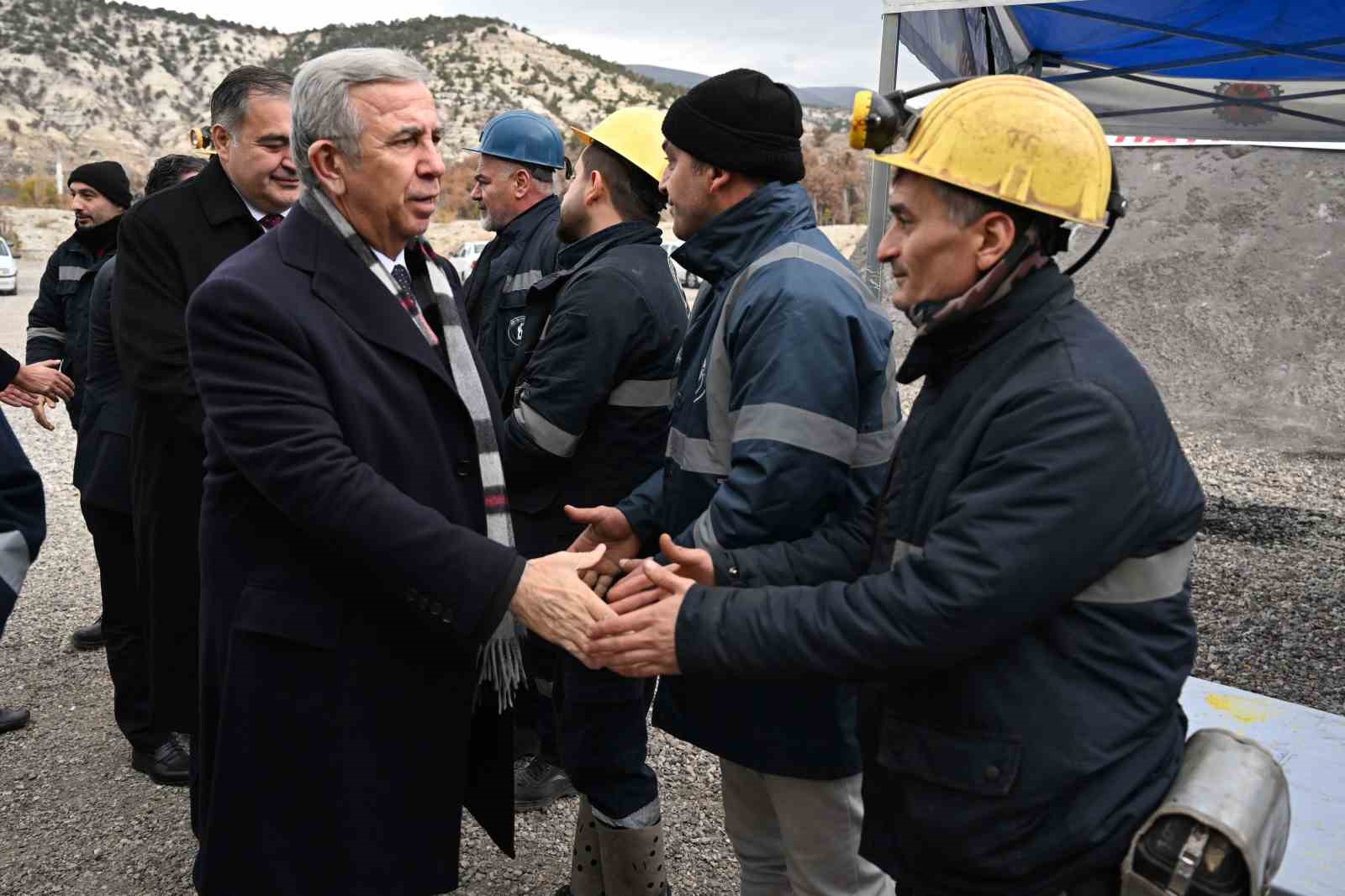 Mansur Yavaş’tan grevdeki maden işçilerine destek ziyareti
