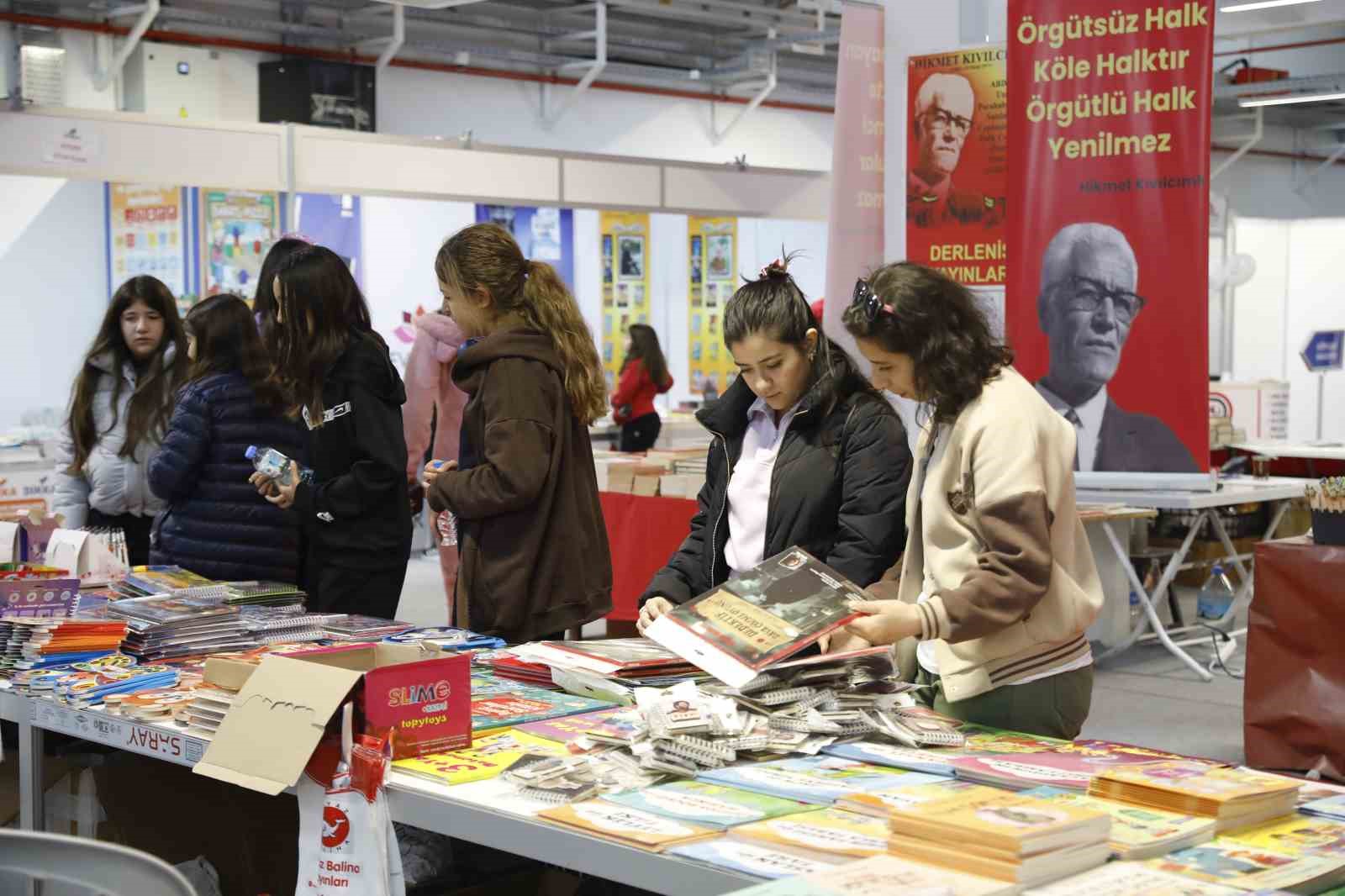 Başkan Çerçioğlu Aydın Kitap Fuarı’nda yazarları ve bilim insanlarını vatandaşlarla buluşturuyor
