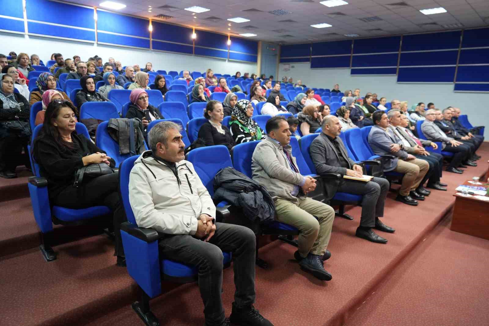 Edremit’te “En İyi Narkotik Polis Anne” semineri verildi
