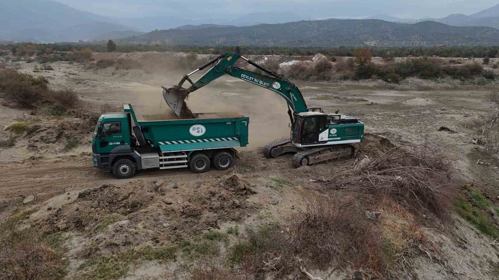 Zeytinli Çayı’nda ıslah çalışması yapılıyor
