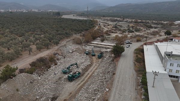 Zeytinli Çayı’nda ıslah çalışması yapılıyor
