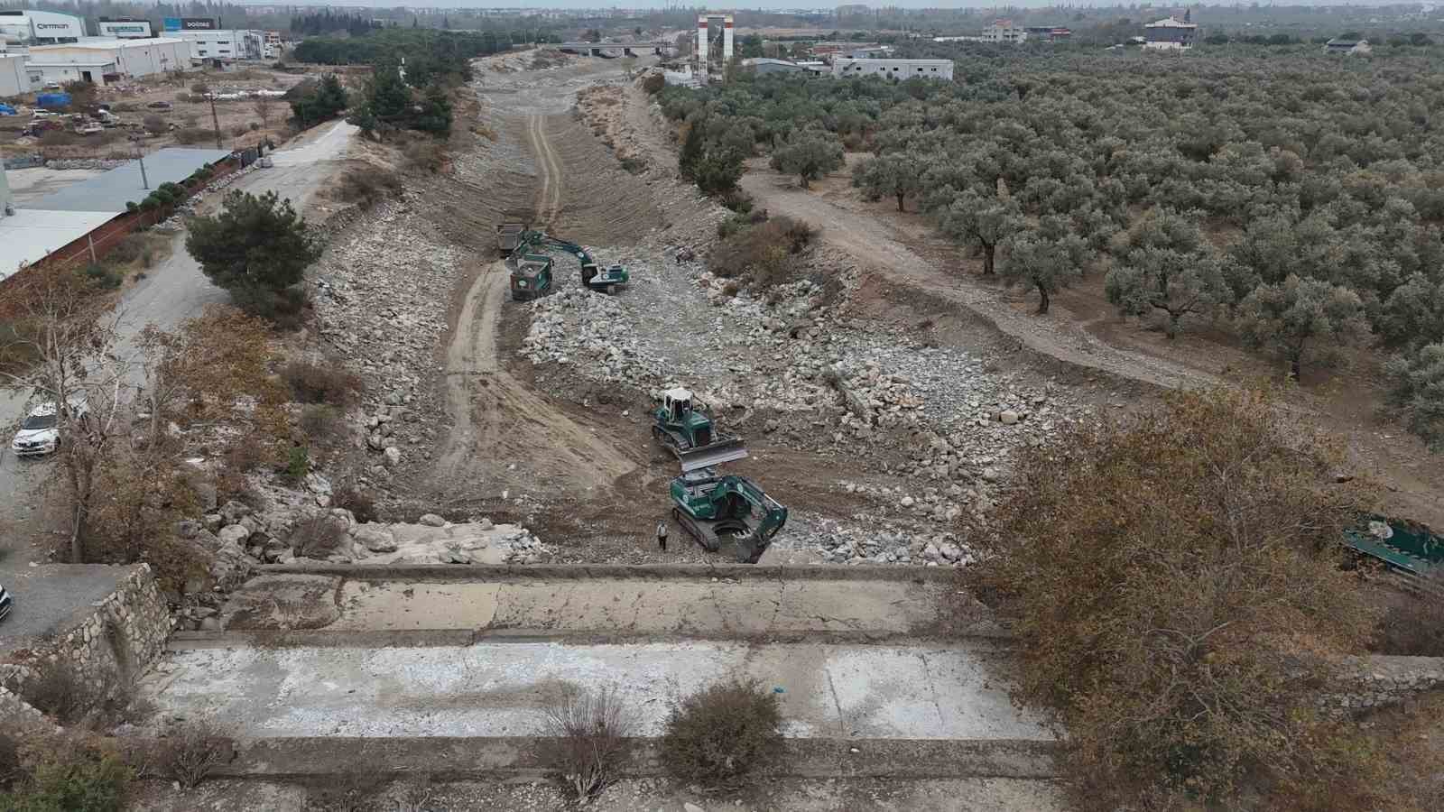 Zeytinli Çayı’nda ıslah çalışması yapılıyor
