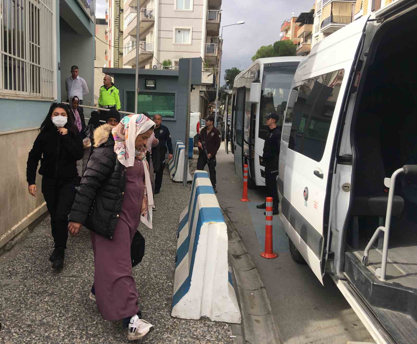 İncirliova’da 32 düzensiz göçmen yakaladı
