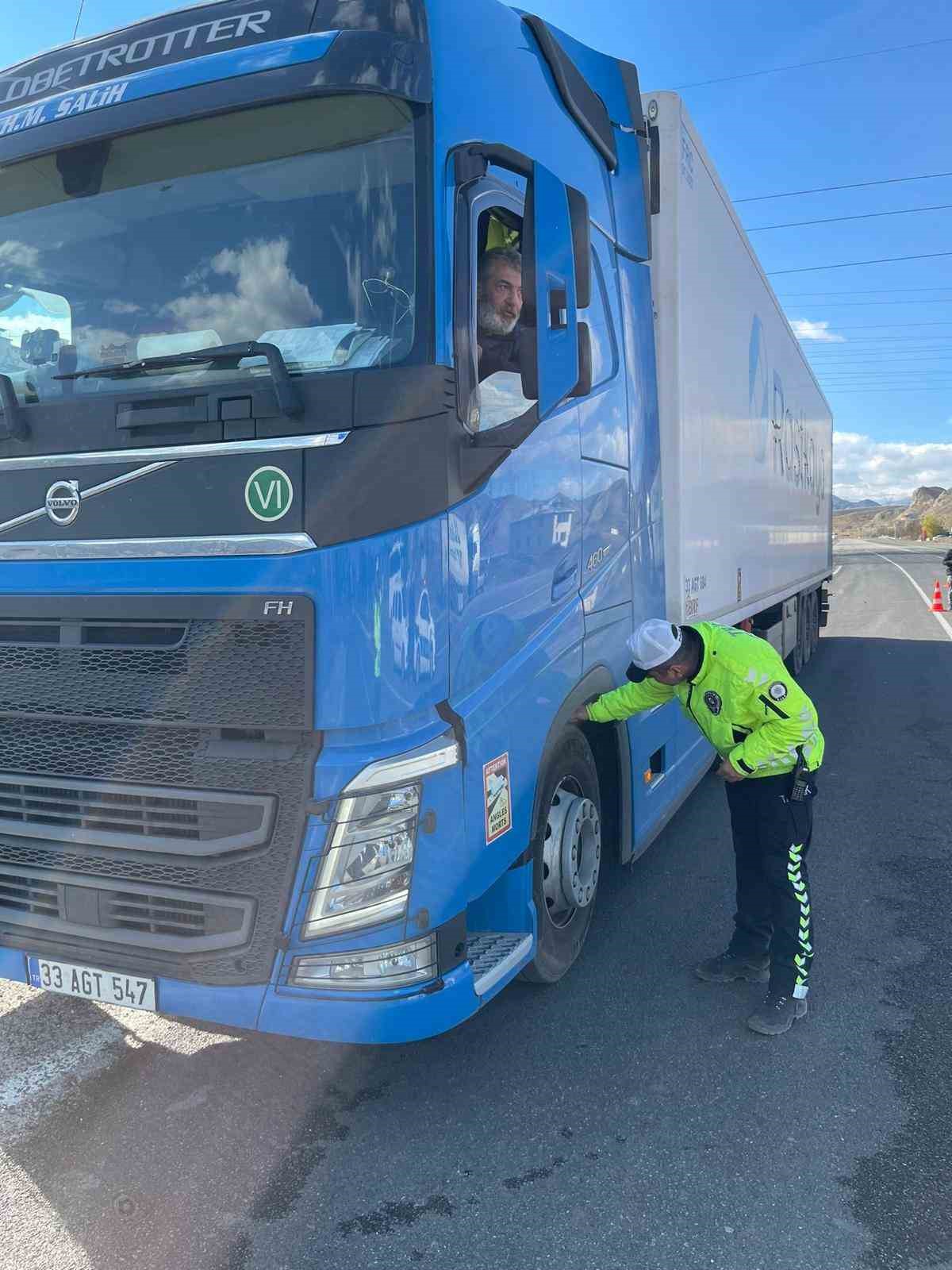 Oltu polisinden kış lastiği kontrolü
