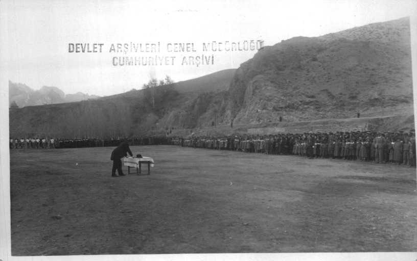 Atatürk için 21 Kasım 1938’de yapılan resmi cenaze töreninin fotoğrafları gün yüzüne çıktı
