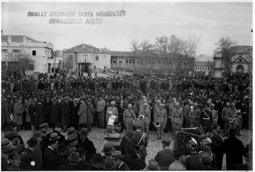 Atatürk için 21 Kasım 1938’de yapılan resmi cenaze töreninin fotoğrafları gün yüzüne çıktı
