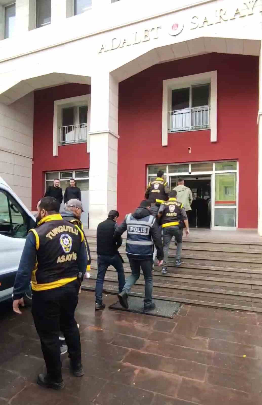 Manisa’da havaya ateş açan şehir eşkiyaları tutuklandı
