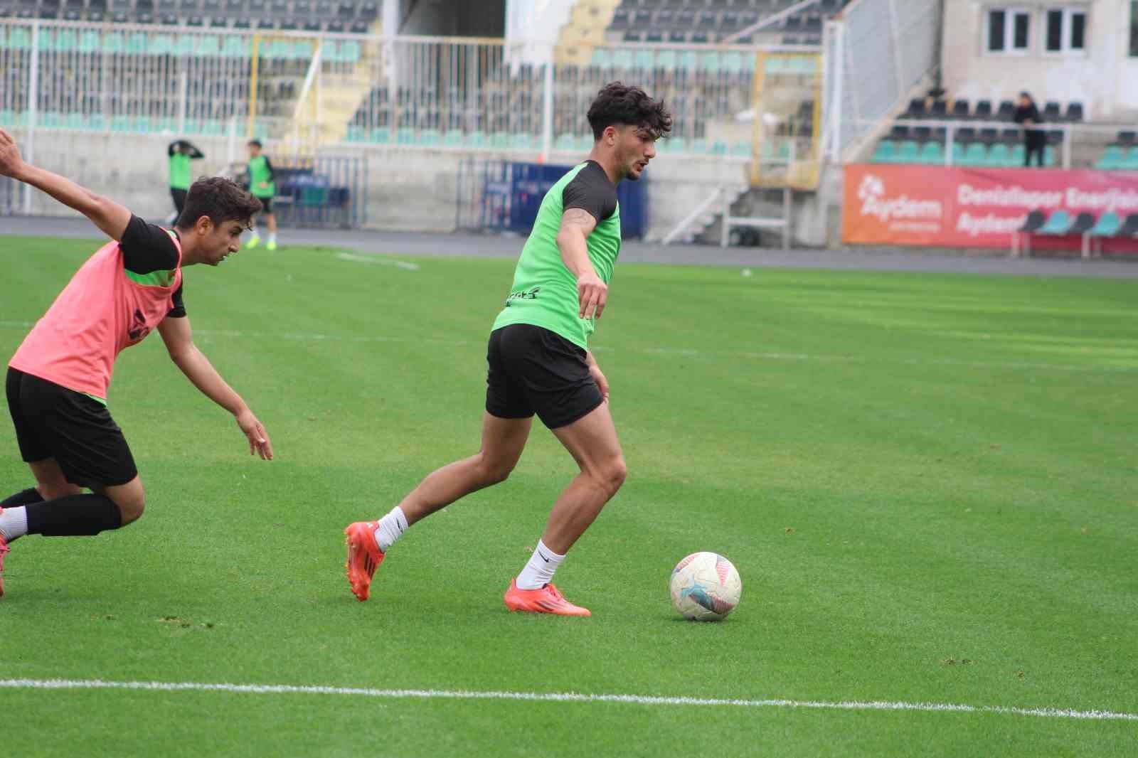 Denizlispor, Edirnespor hazırlıklarını U19 maçıyla sürdürdü
