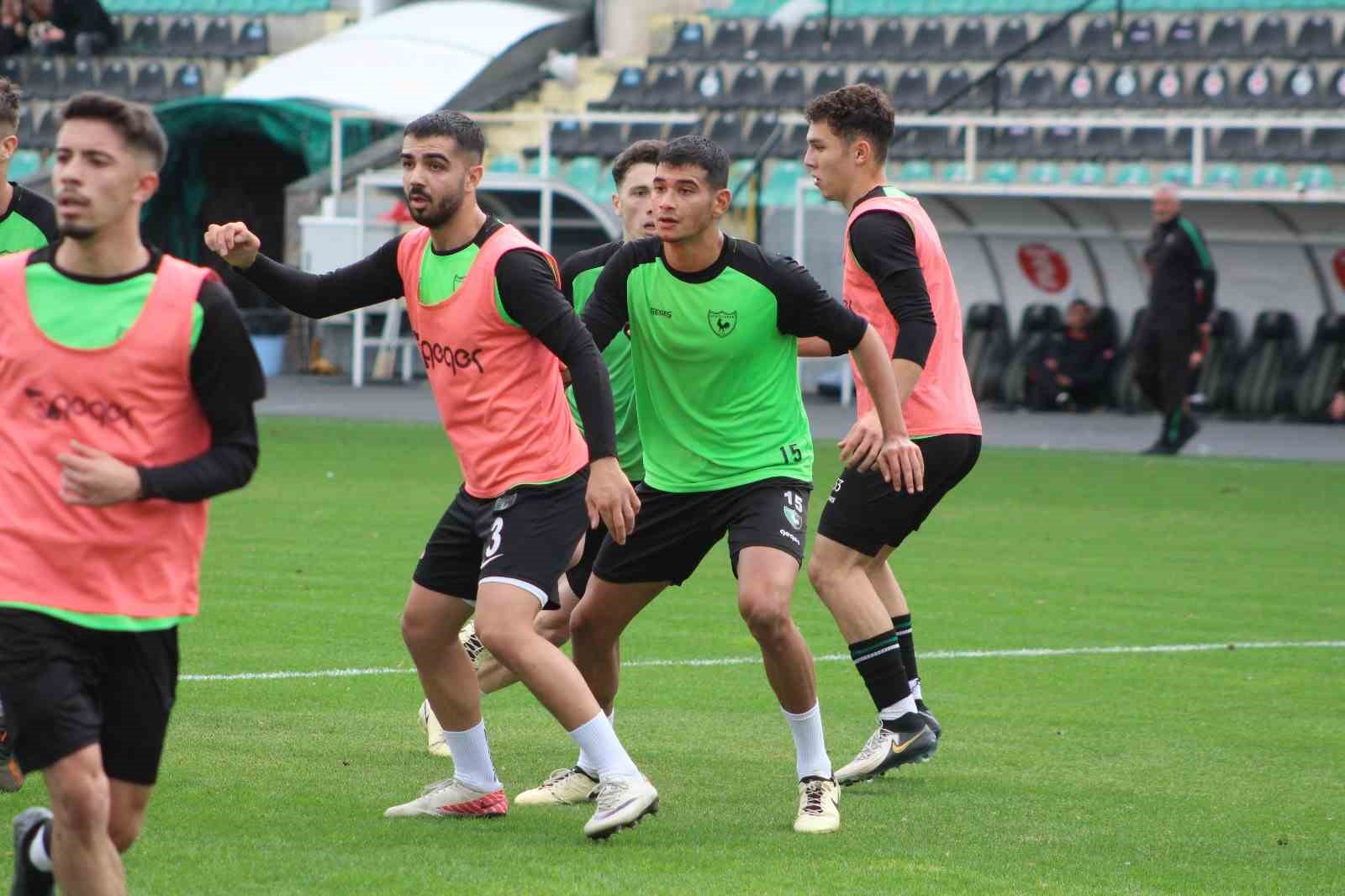 Denizlispor, Edirnespor hazırlıklarını U19 maçıyla sürdürdü
