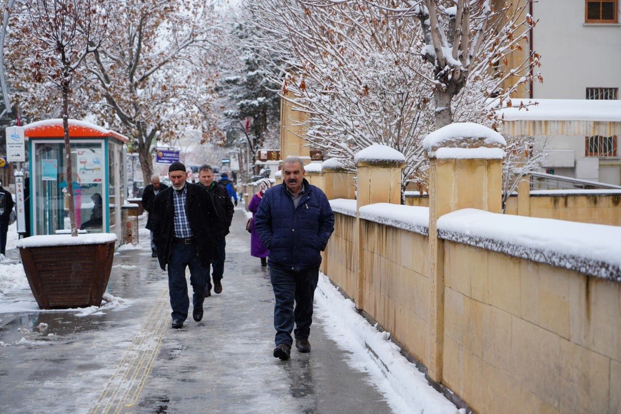 Bayburt’ta beklenen kar Pazar günü geliyor hava sıcaklıkları 10 derece birden düşecek
