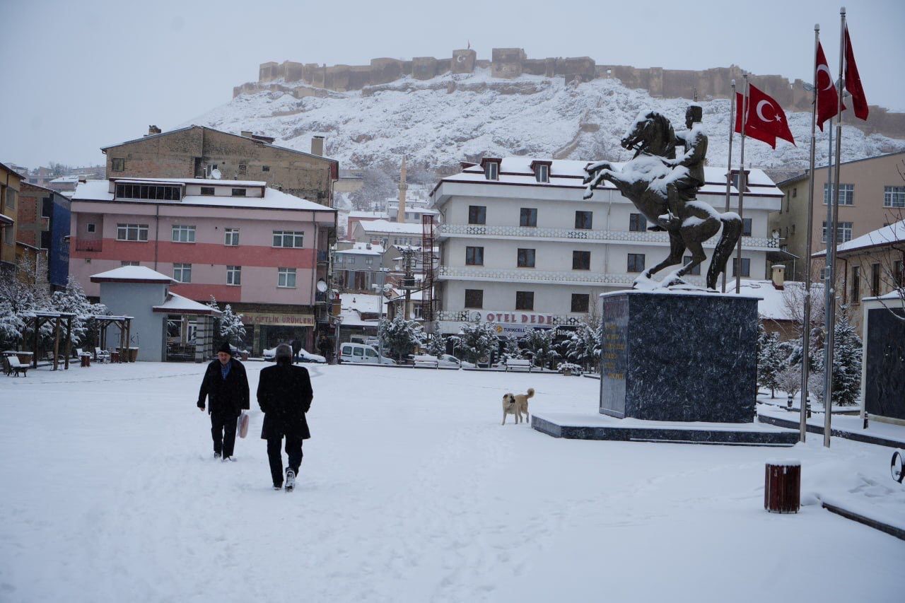 Bayburt’ta beklenen kar Pazar günü geliyor hava sıcaklıkları 10 derece birden düşecek
