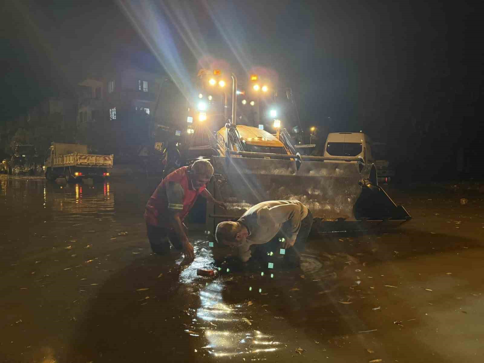 Başkan Tetik, yağmurdan etkilenen mahallelerde incelemelerde bulundu
