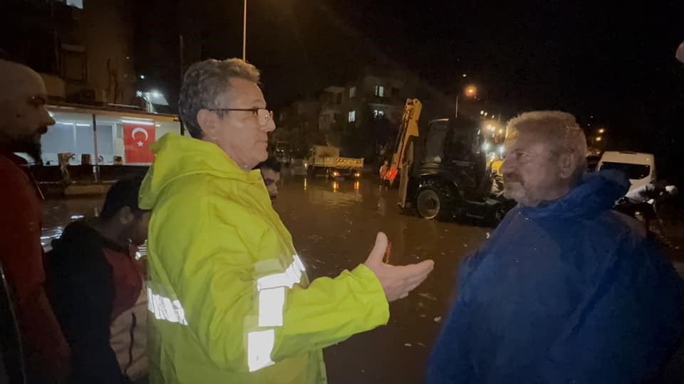 Başkan Tetik, yağmurdan etkilenen mahallelerde incelemelerde bulundu
