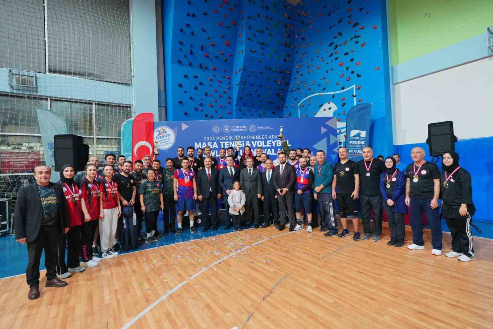 Pendik’te öğretmenler turnuvasında ödüller sahiplerini buldu
