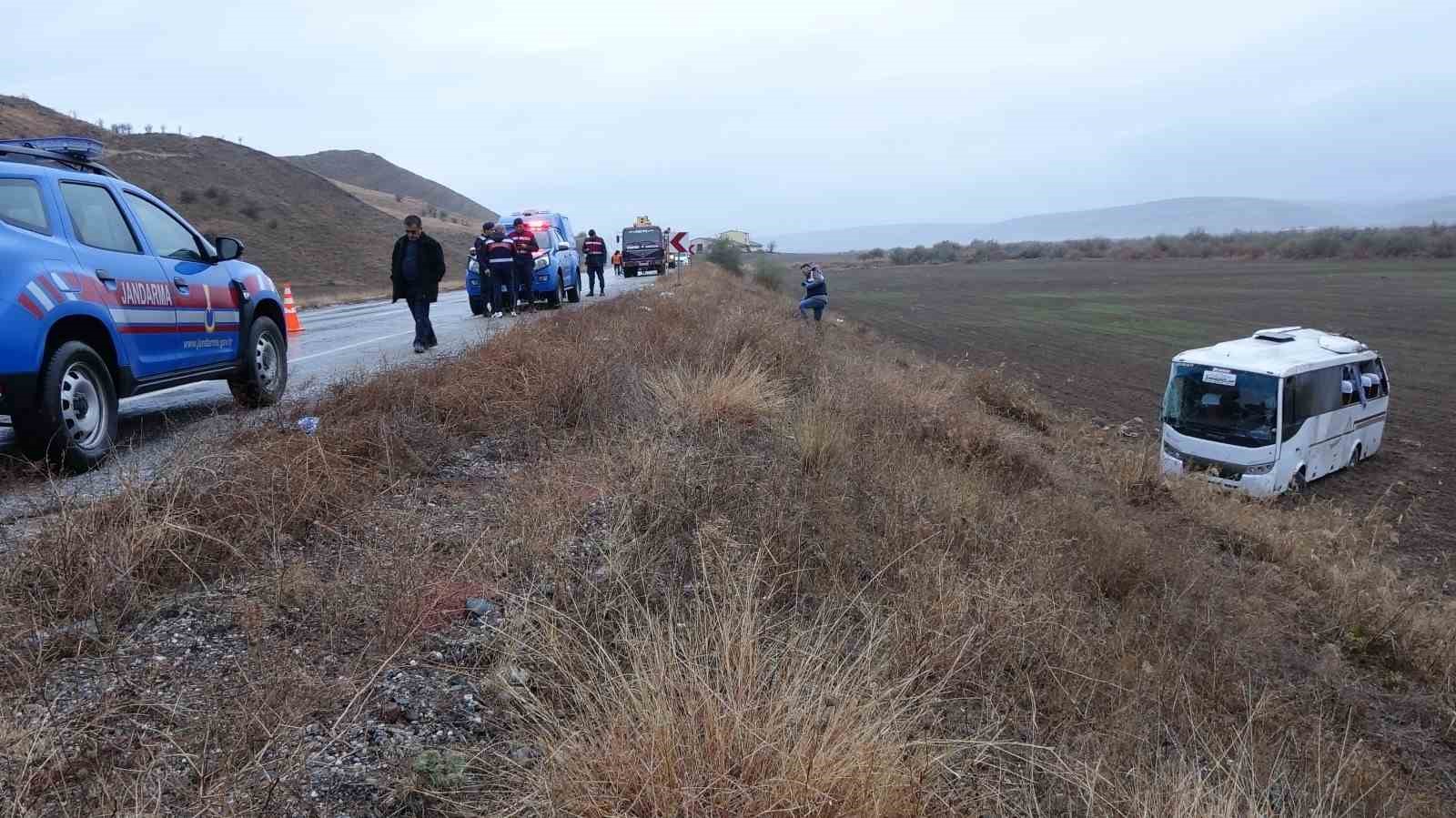 Çankırı’da midibüs şarampole devrildi: 29 yaralı
