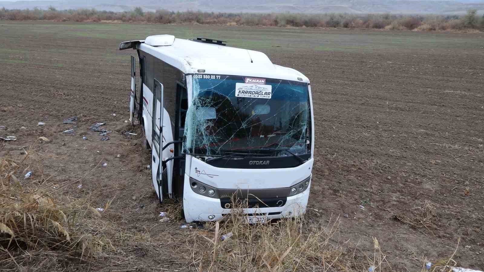 Çankırı’da midibüs şarampole devrildi: 29 yaralı
