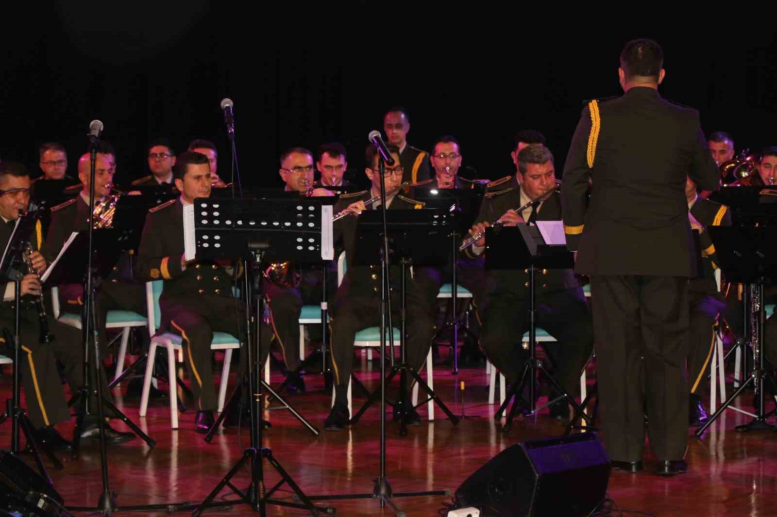 TSK Armoni Mızıkası Erzincan’da konser verdi
