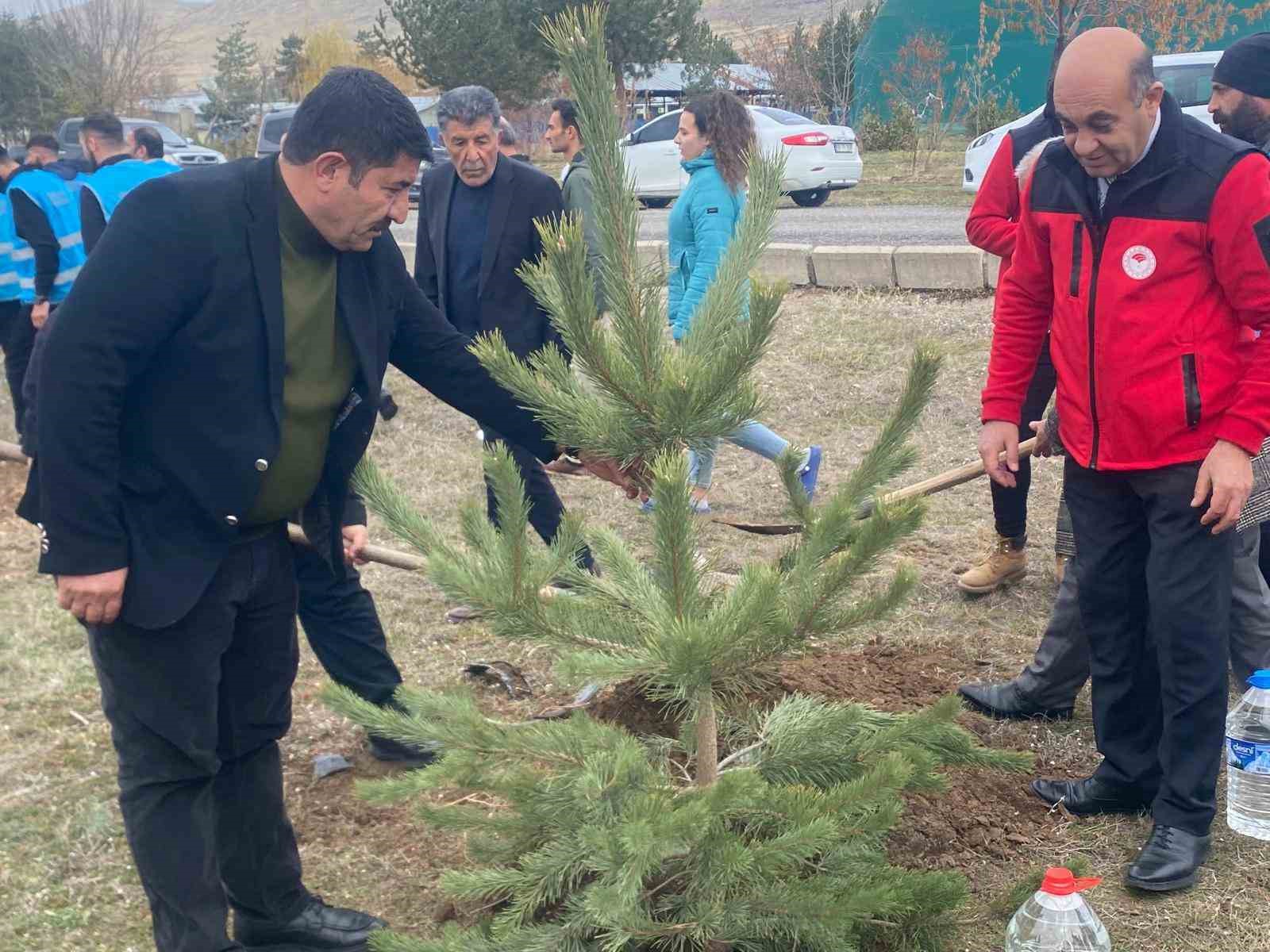 Patnos’ta fidanlar toprakla buluştu
