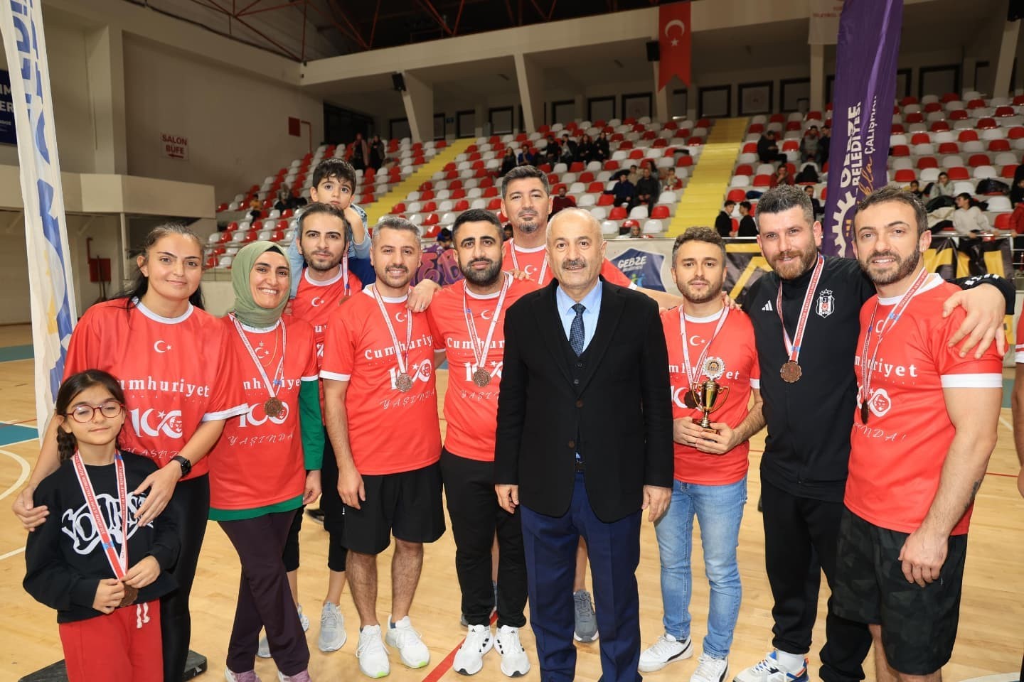 Gebze’de öğretmenler voleybol turnuvasında buluştu
